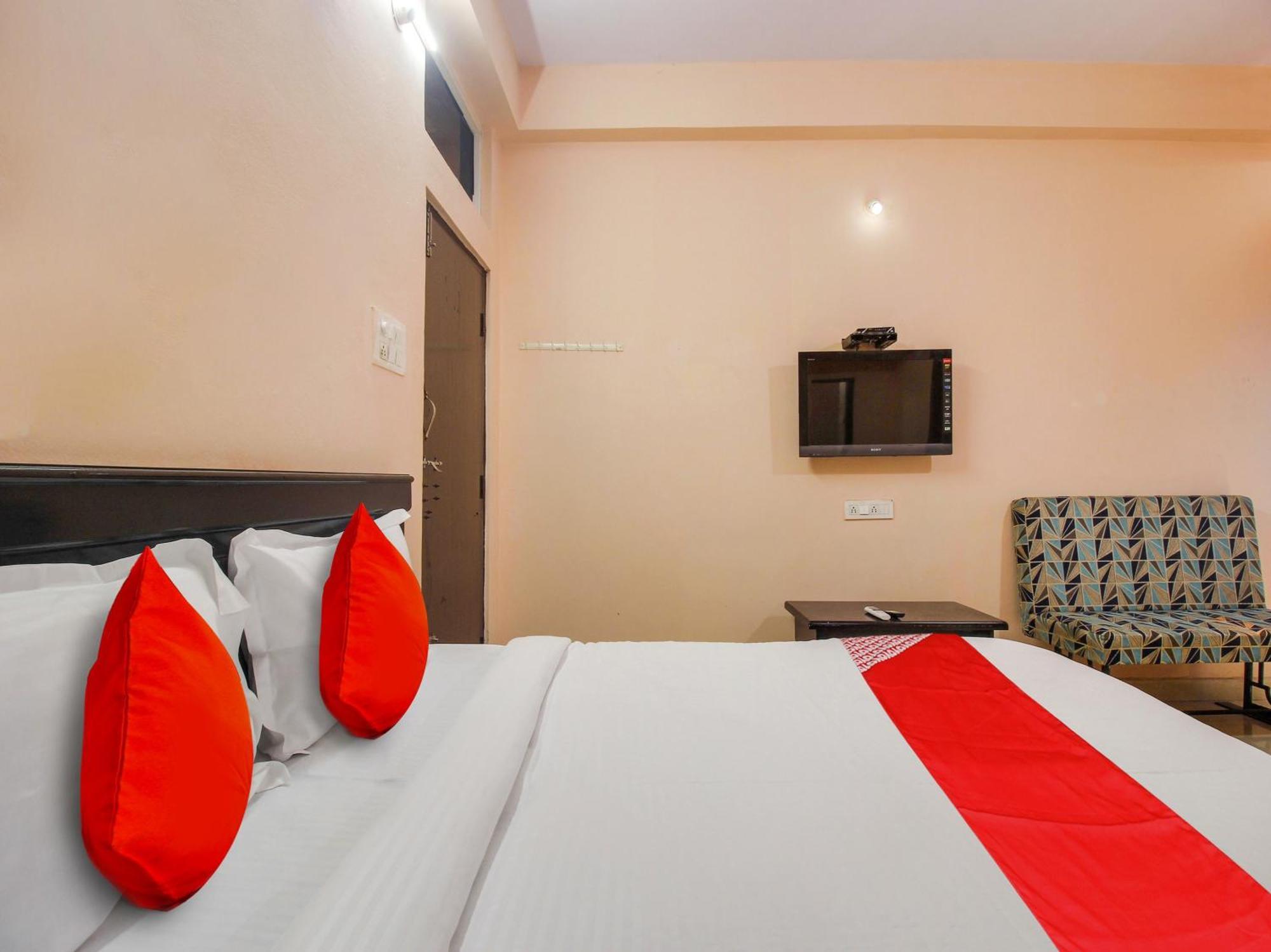 Hotel O R.J.International Pedda Ambarpet Exterior photo